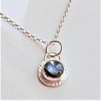 gem set pendant necklace